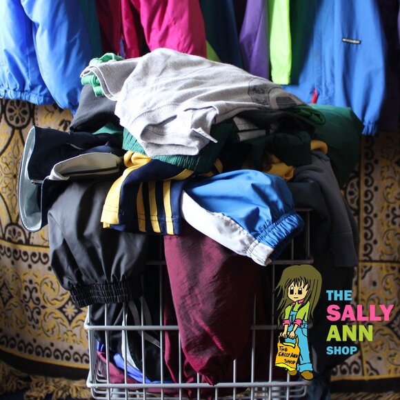 🧥 35-Piece Sweater Wholesale Bundle (Men’s & Women’s | Semi-Mystery Mix!) 🧥 - Picture 1 of 16